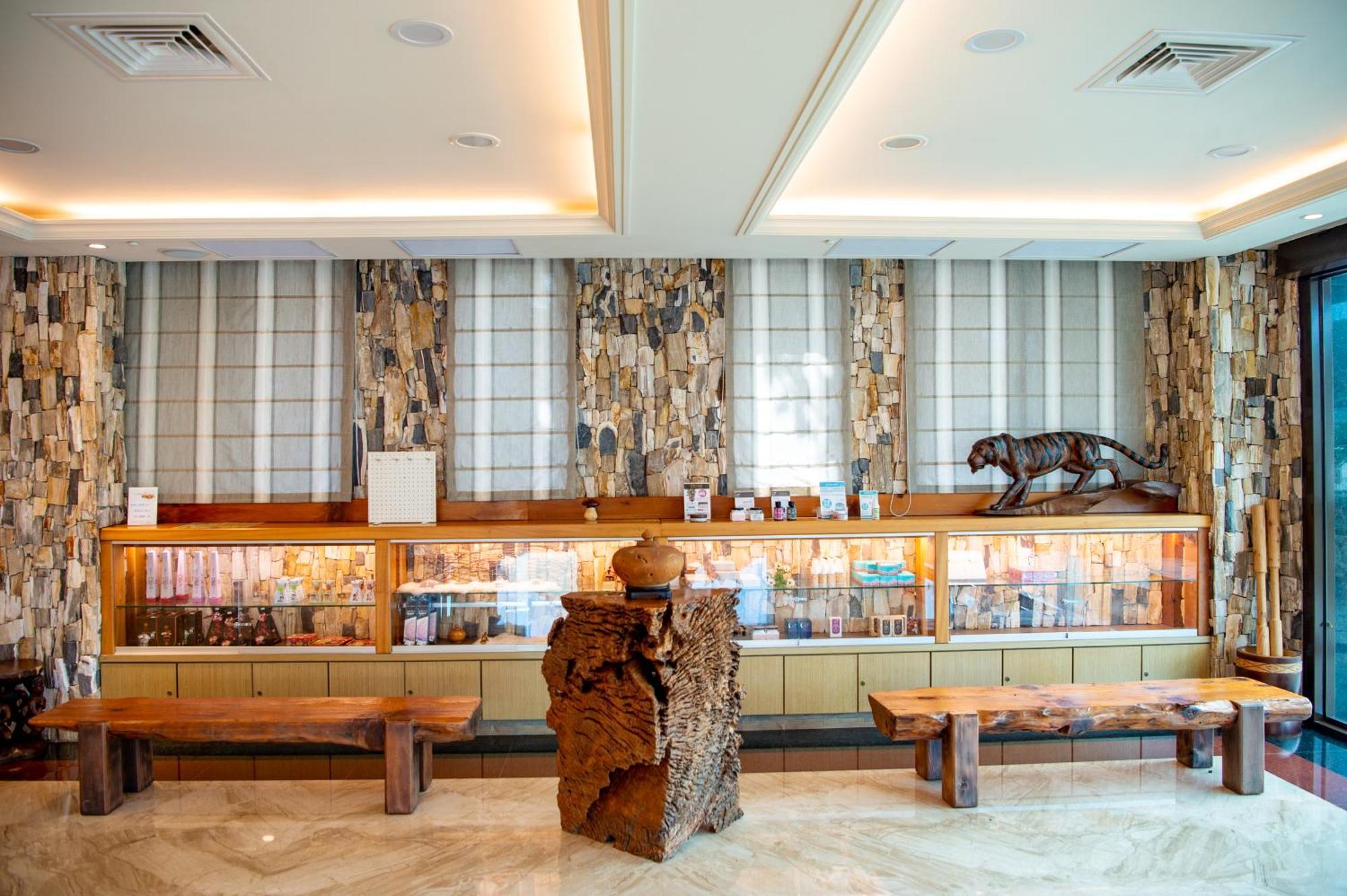 Classic Hotel Shvatan Nantou Екстер'єр фото
