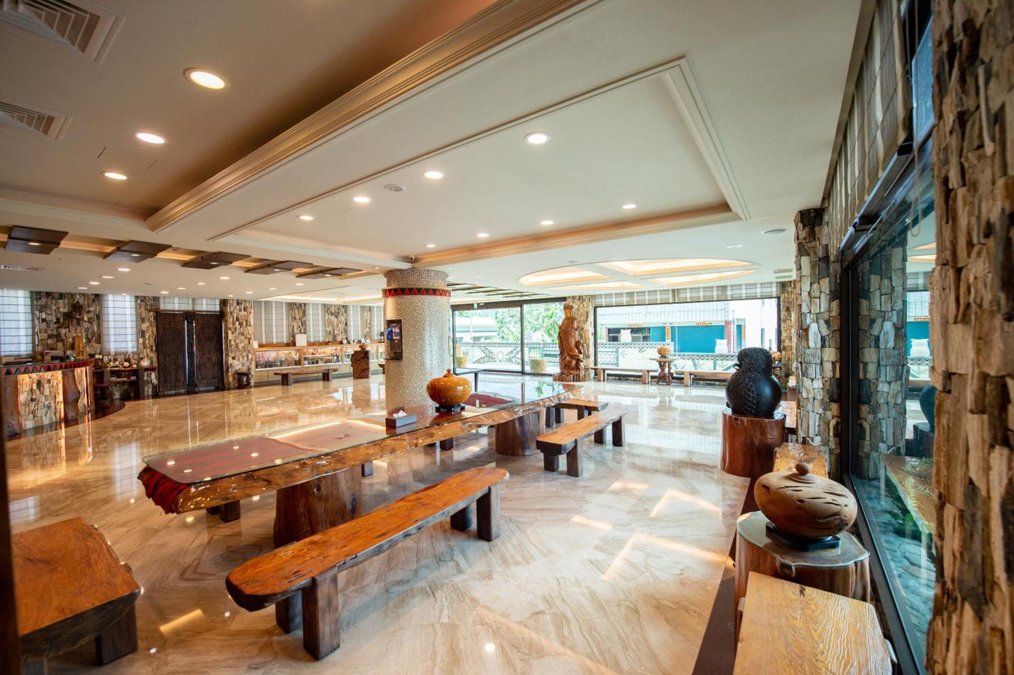 Classic Hotel Shvatan Nantou Екстер'єр фото
